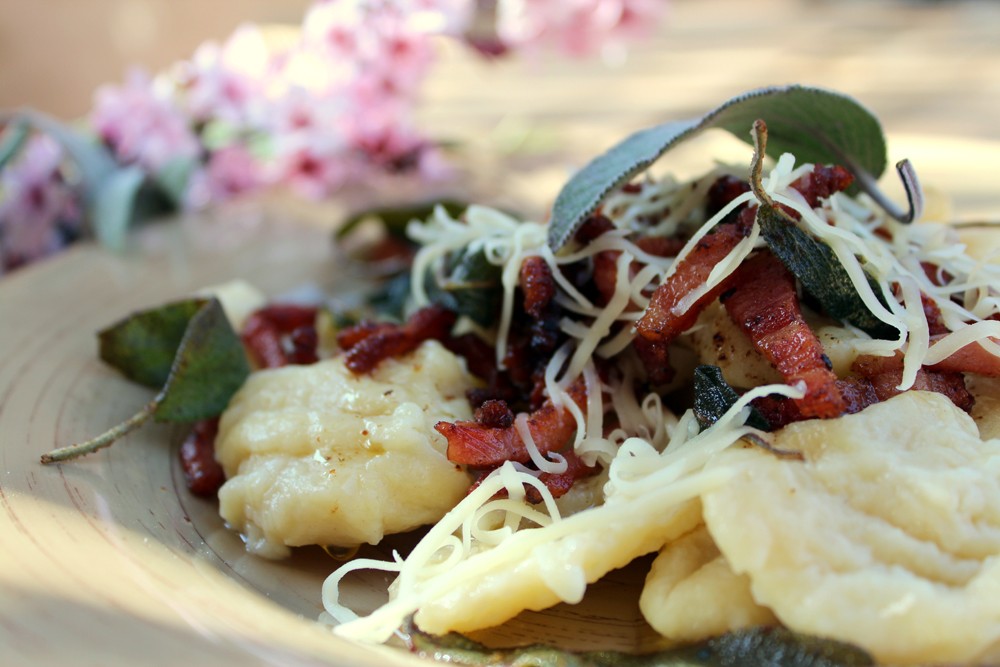 Ñoquis de patata con salvia y beicon
