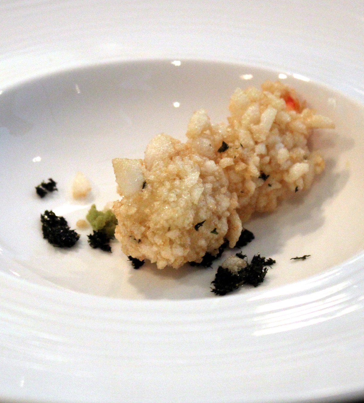 Gamba con rebozado crujiente, wakame y sesamo