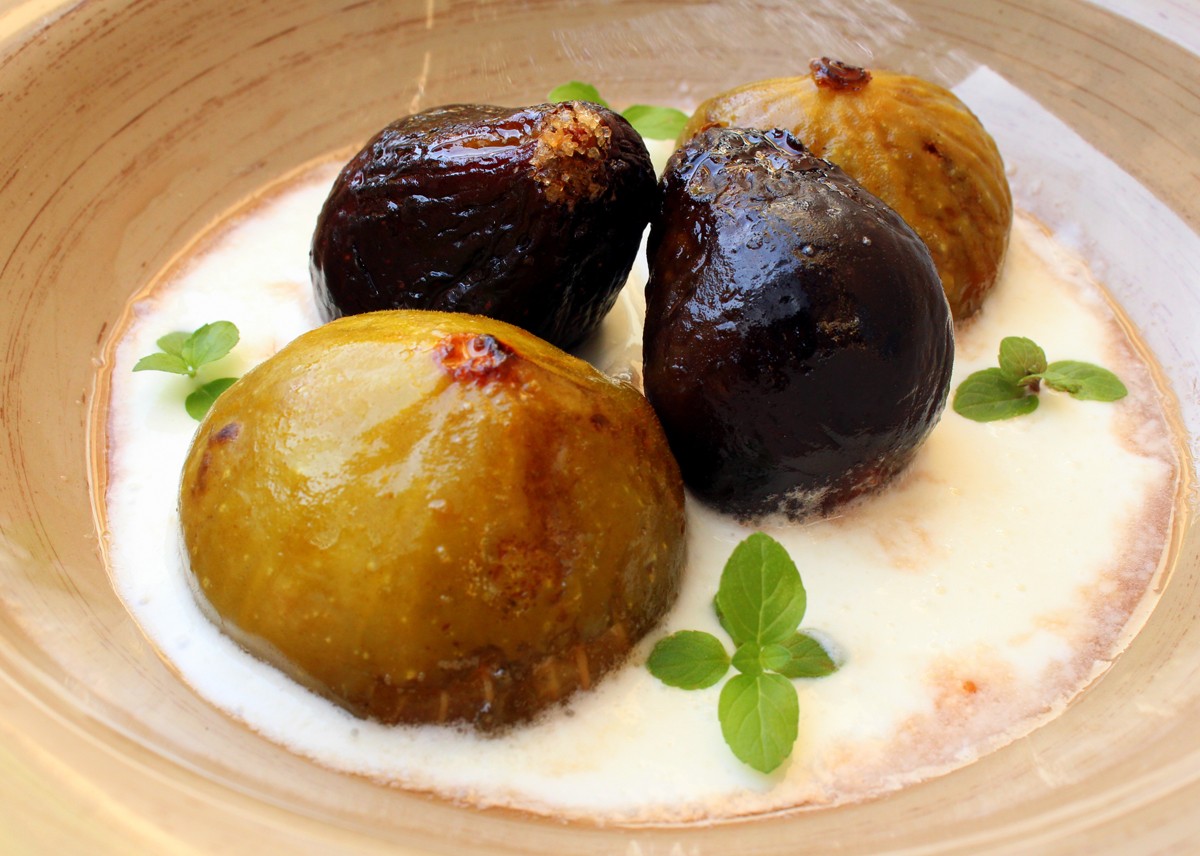 Higos asados sobre crema de melón y mascarpone