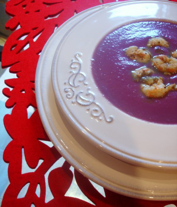 Receta típica de navidad: Crema de lombarda con cigalas