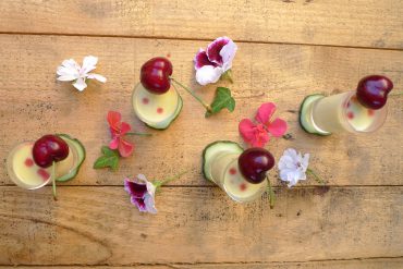 Crema de pepino, yogur y melocotón