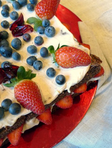 Tarta de chocolate con queso, castañas y frutos rojos 4