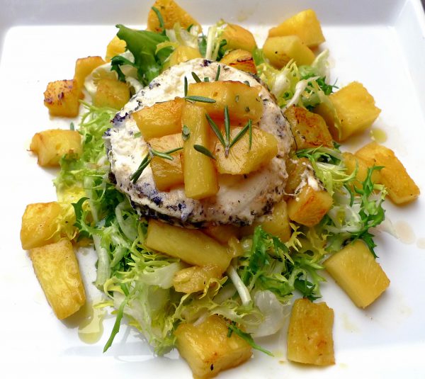 Ensalada de escarola, piña y queso de cabra 1