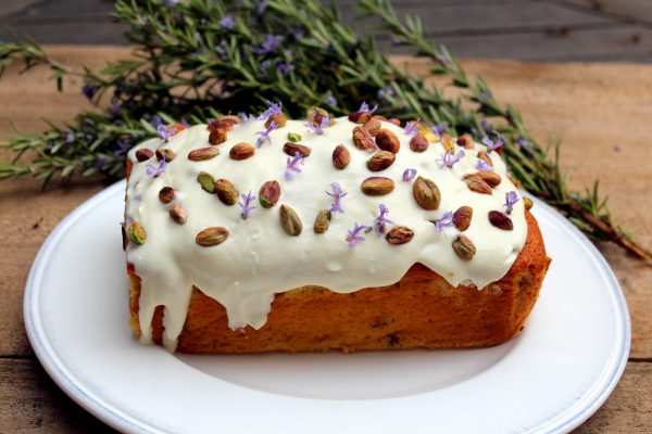 Bizcocho de manzana, romero y pistachos 5