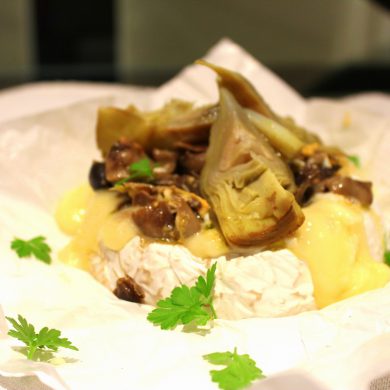 Queso camembert relleno de setas y alcachofas