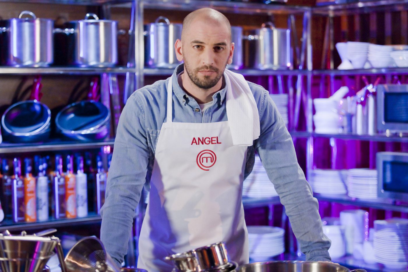 Ángel (Valencia). 31 años. Friegaplatos.