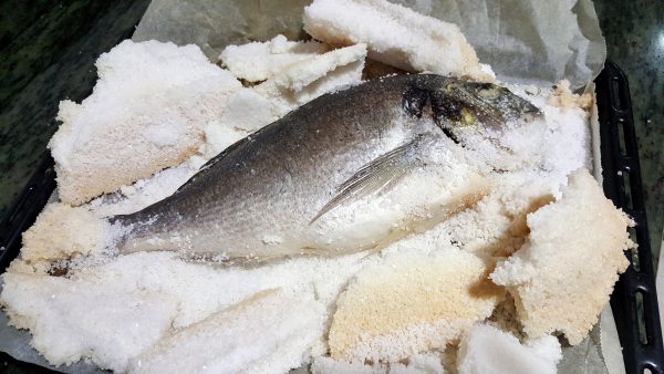 Cómo hacer y preparar una Dorada a la sal 6