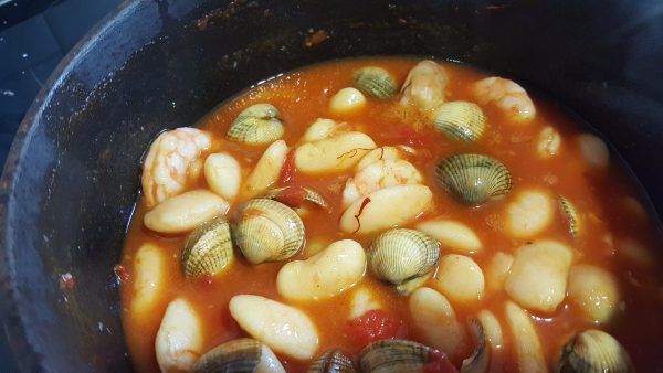 judiones con berberechos y gambas