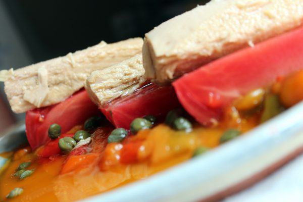 ensalada de tomate con bonito del norte